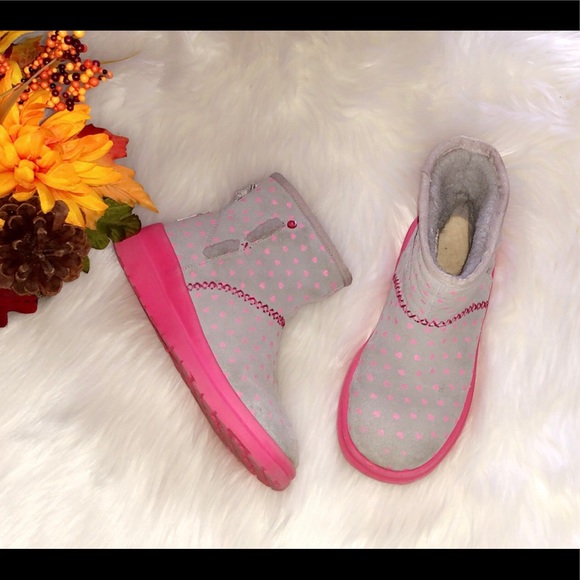 I ❤️ UGG Girls Heart Boots - Picture 2 of 5